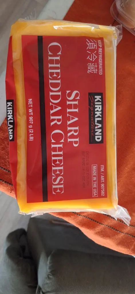 Kirkland Signature Sharp Cheddar Cheese 907g