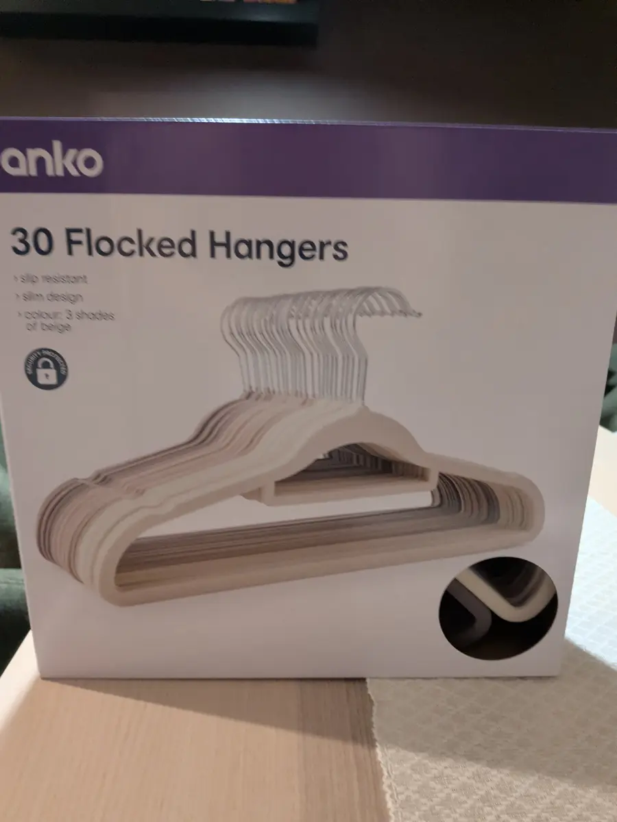 30 Flocked Hangers
