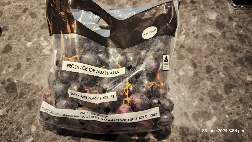 Premium Australian Black Seedless Grapes 4056