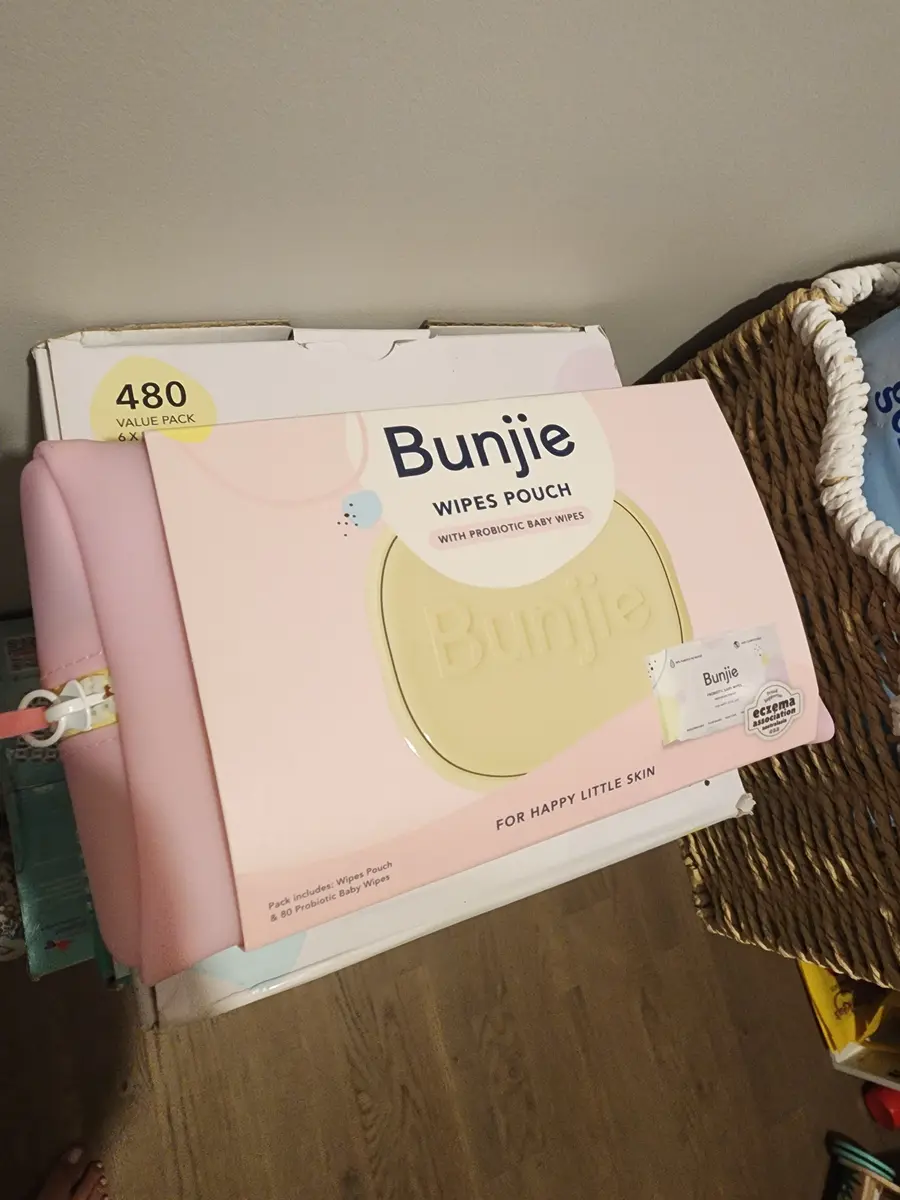 Bunjie Wipes Pouch with Probiotic Wipes