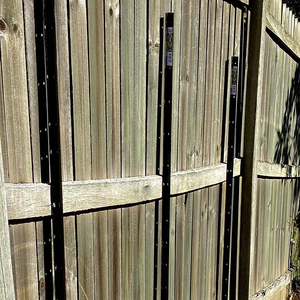 Saxon T Post Black 1.7m