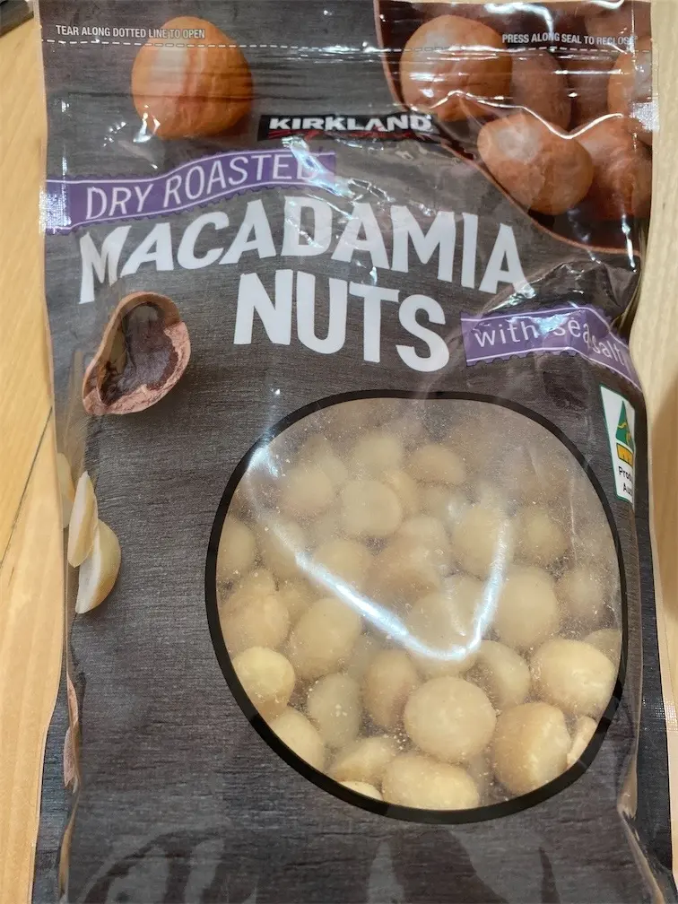 KIRKLAND SIGNATURE Dry Roasted Macadamia Nuts With Sea Salt 680g