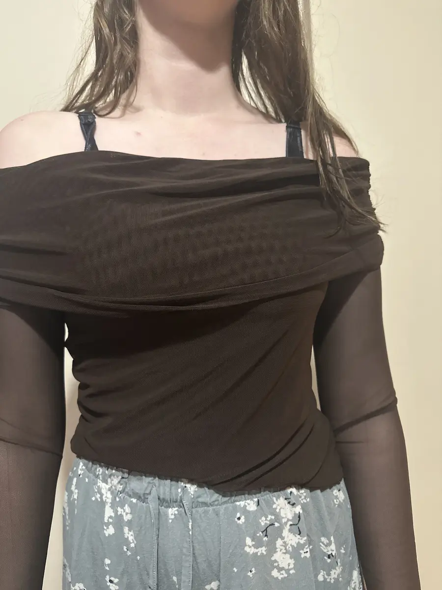 ZLS Off-Shoulder Top