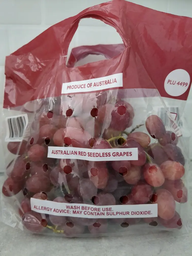 WOOLWORTHS Australian Red Seedless Grapes